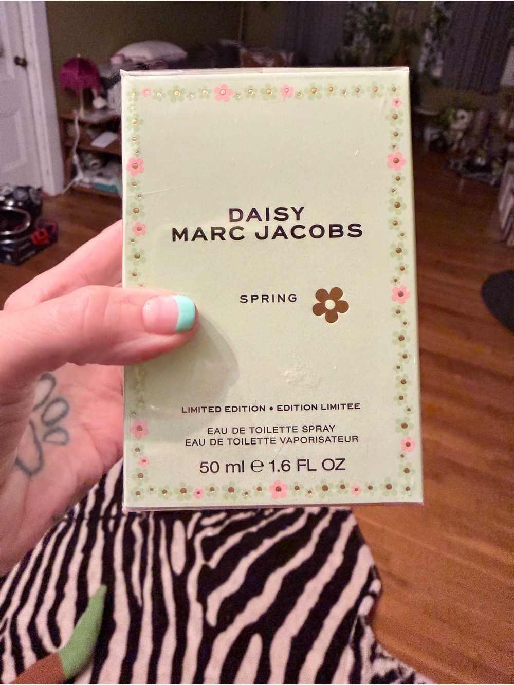 Marc Jacobs Daisy Spring Eau de Toilette - Mint Green with Pink & Gold Accents